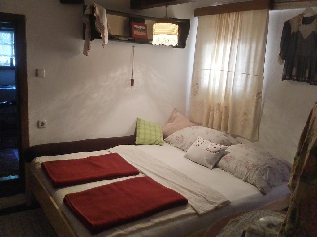 Rural Tourism Family Ravlic Guest House Muzilovcica Exterior photo